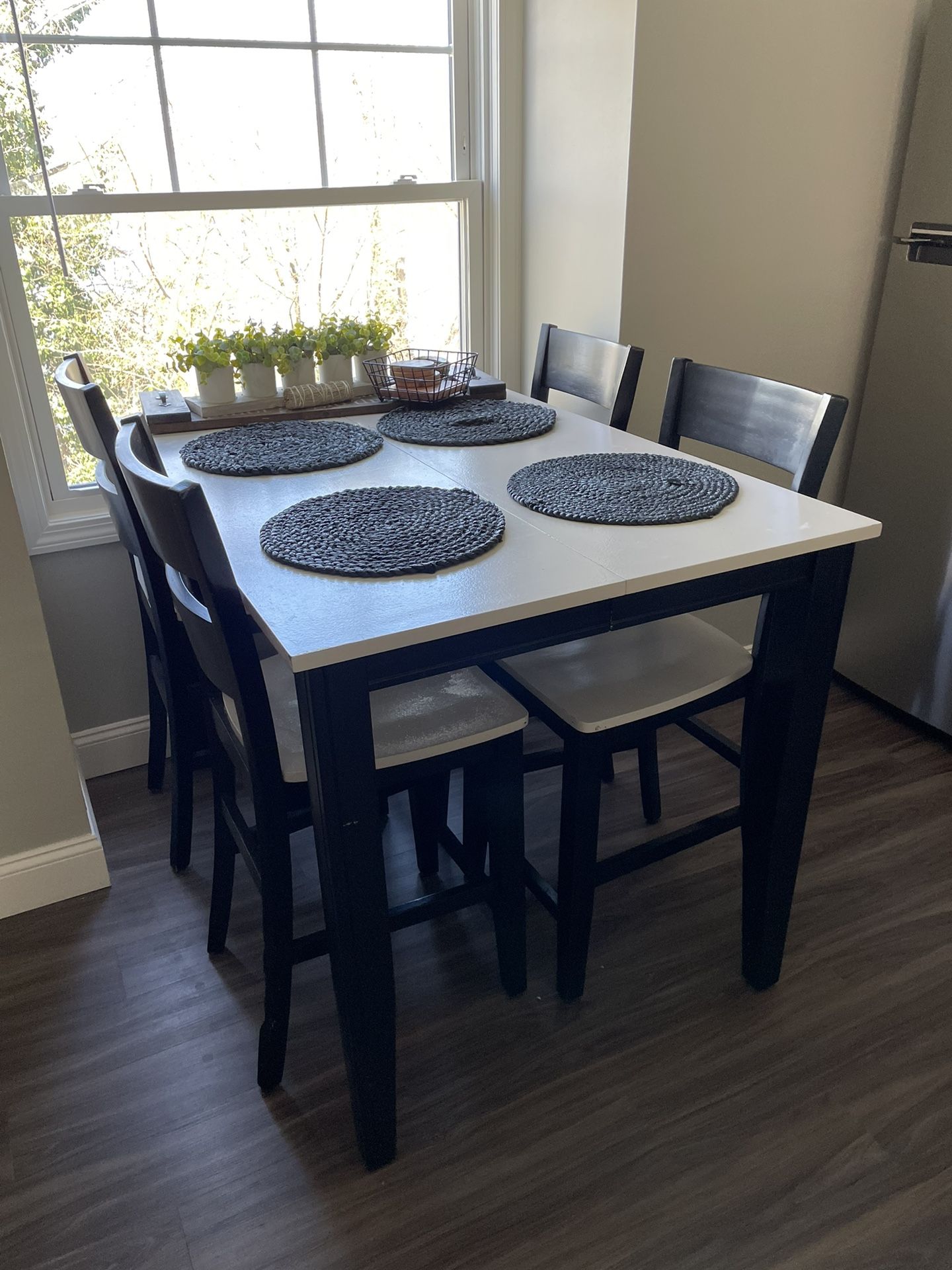 Kitchen Table With Leaf & Six Chairs