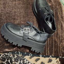Forever21 Goth CHUNKY Faux Leather Platform SIZE 6.5