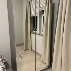 Wardrobe with 2 glass doors and 6 shelves