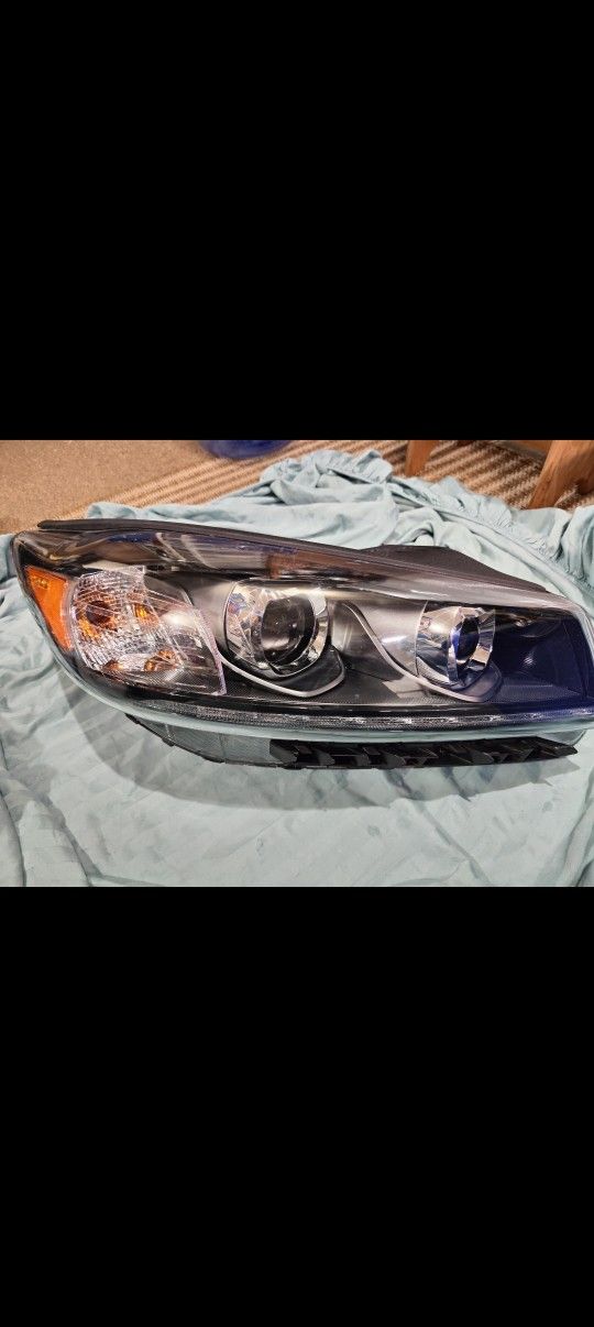 Kia Sorento Headlight