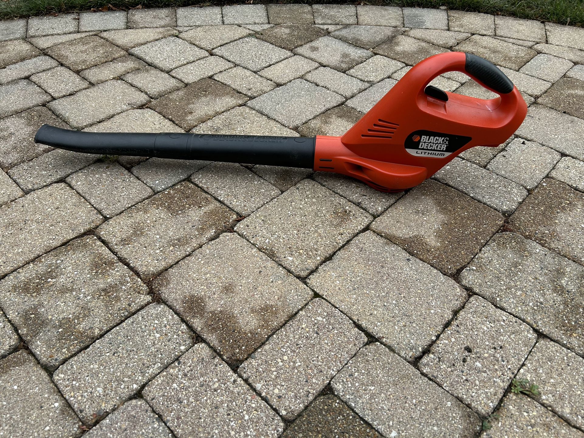 Black & Decker Light Weight Cordless Blower