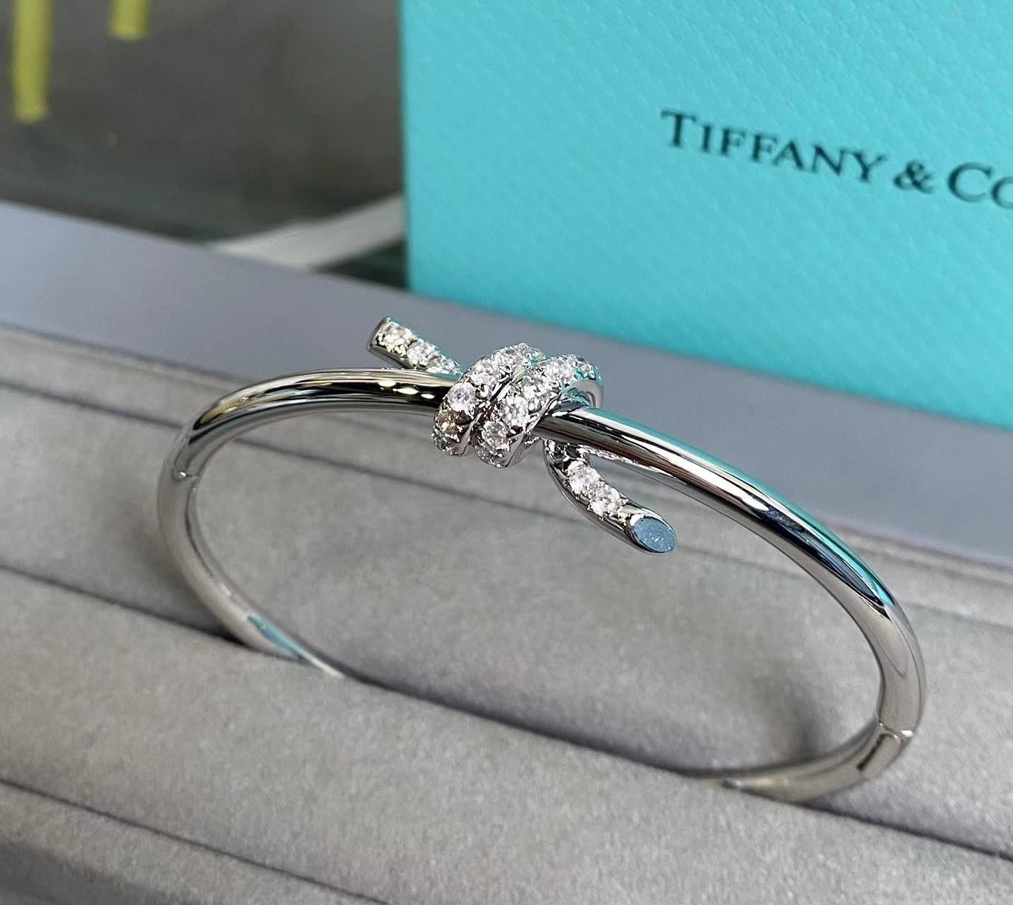 Tiffany Knot Wire Bangle in White Gold with Diamonds Size M