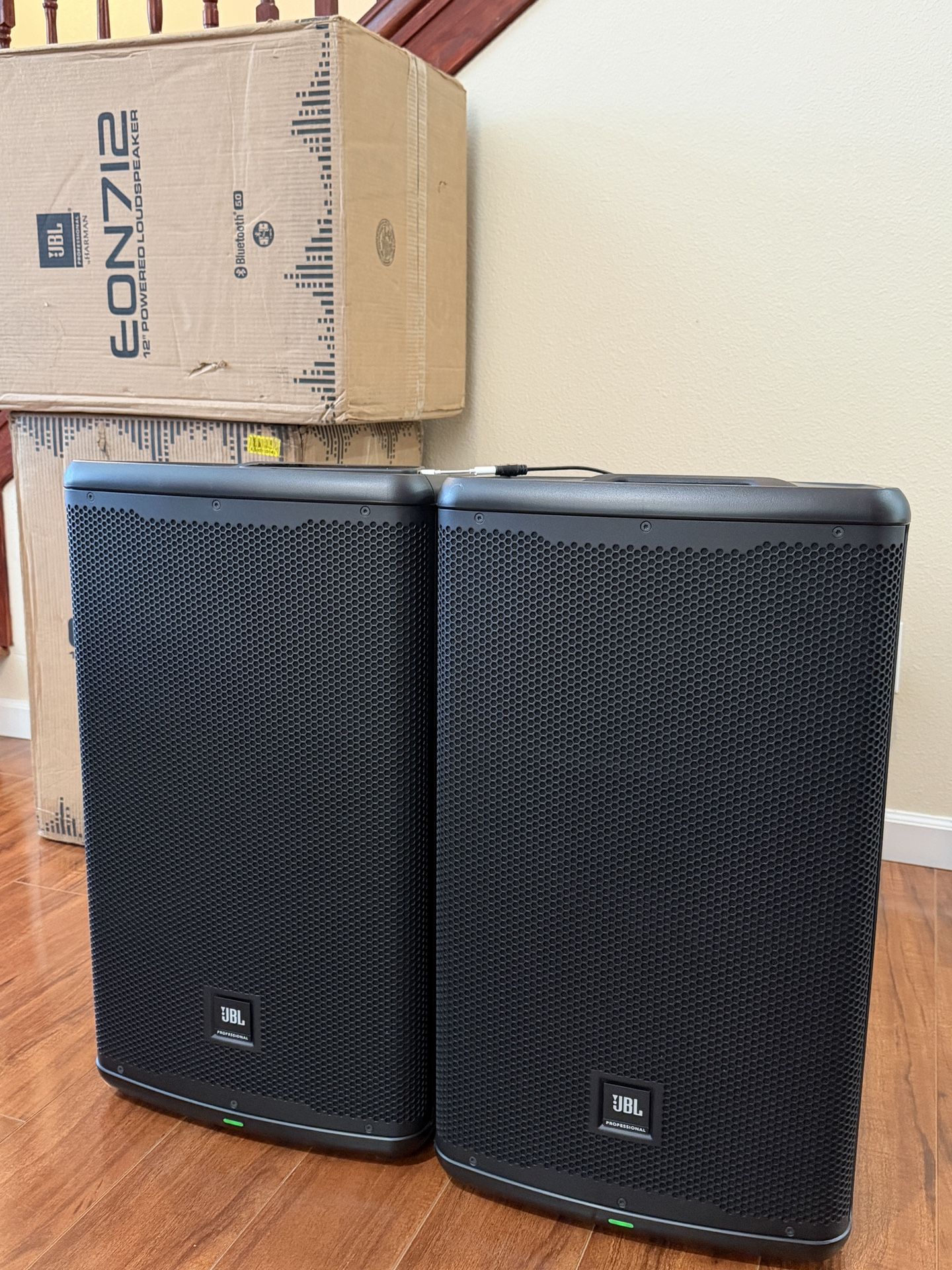 JBL Professional EON 712 Powered Speaker 12inch, 1300 Watt (Pair)