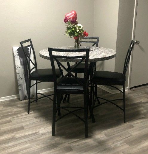 Dinning Table and Chairs