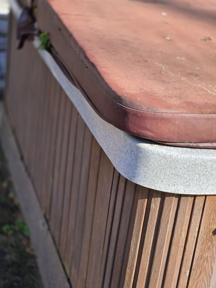 HOT TUB MUST Pick UP