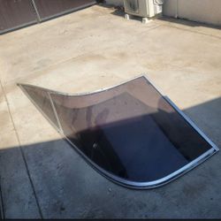 Bayliner 2150LS Curved Windshield Starboard Side 