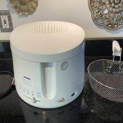 T-Fal Maxi-Fry Deep Fryer 1600W White Model FF100150 LIKE NEW 