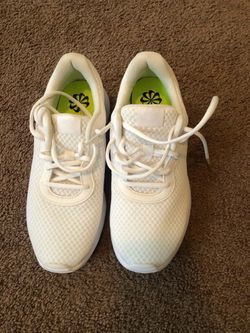Used like new Women’s Nike White TANJUN Size 10 women or 8 Men