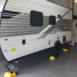 2025 Jayco Jay Flight SLX - Baja Edition - 175FQW