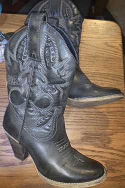 Very Volatile Gray Cowgirl Boots
