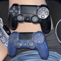 2 PlayStation 4 Controllers 