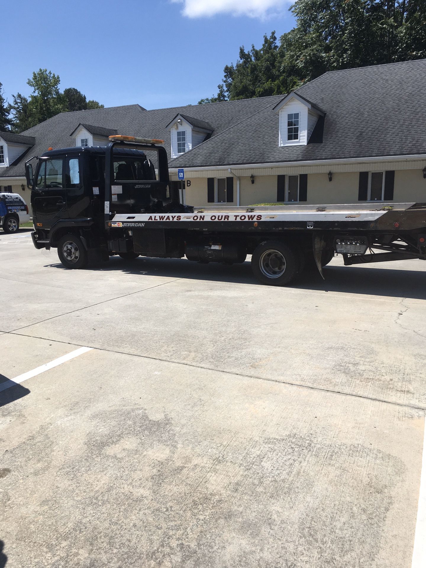 2008 UD Tow Truck (Flatbed)