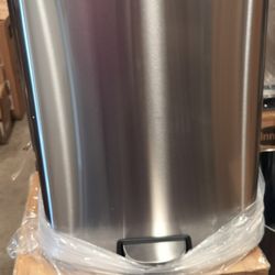 13 gallons step on padel trash can/ stainless steel/ new open box/ see discription 👍👍