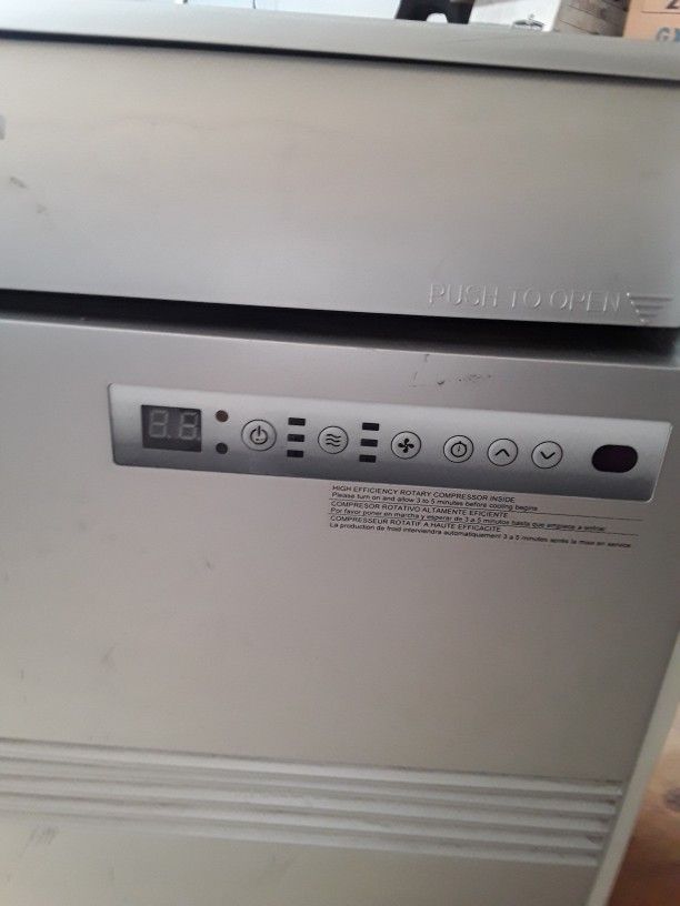 HAIER HPRB08XCMT 8000 BTU AIR CONDITIONING for Sale in Los Angeles, CA