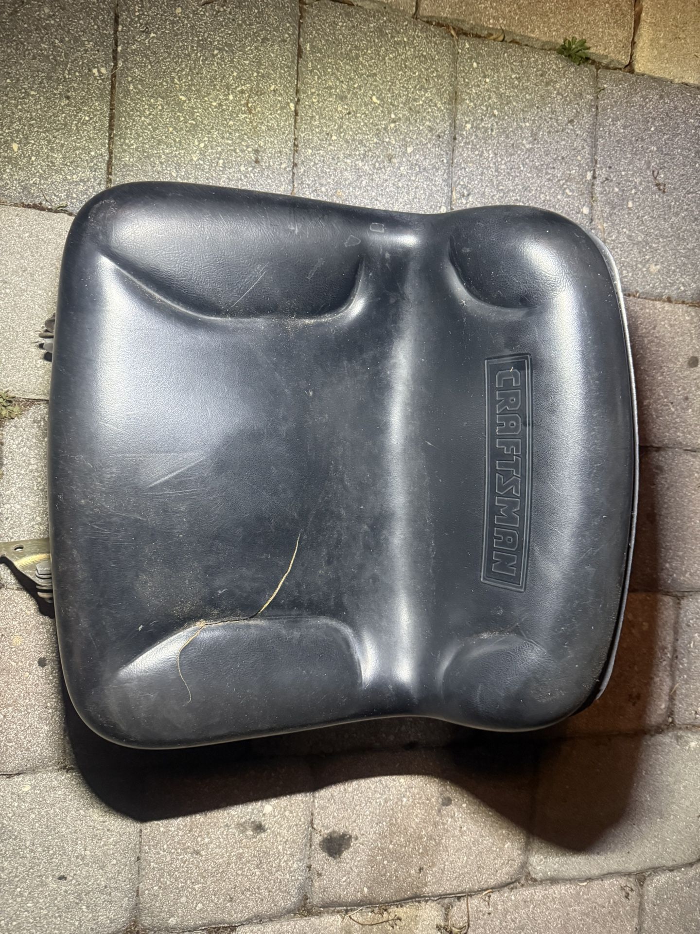CRAFTSMAN RIDING LAWNMOWER SEAT HAS CRACK
