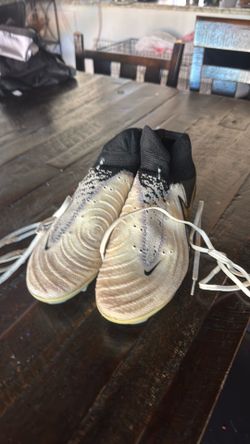 Nike phantom Luna 2 elite soccer cleats, size 7.5
