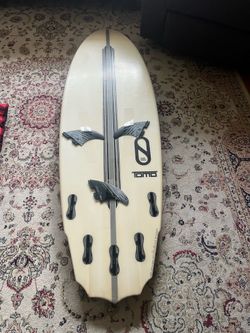 Surfboard 5’11”