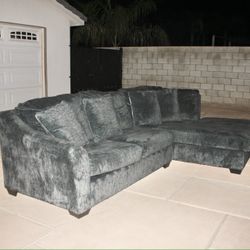 Black Sectional Couch 