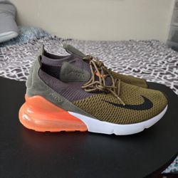 Nike Air Max 270 Size 10.5 Flyknit Shoes Mens Sneakers Trainers A01023-301