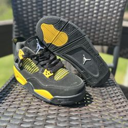 Air Jordan 4 Thunders 