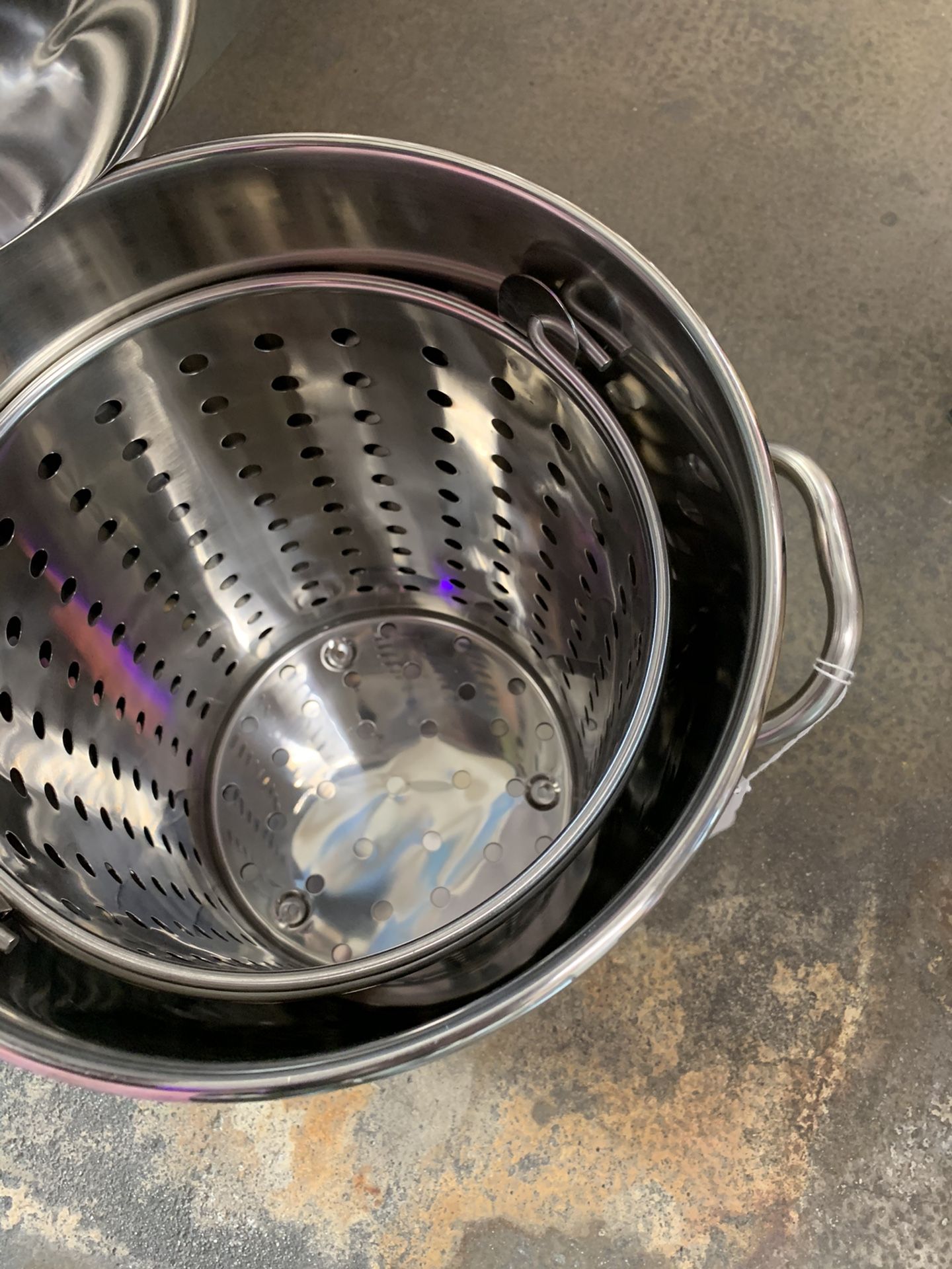 Stainless Steel Pot With Stainless Steel Strainer For Shrimp Boils Or Turkey Frying!