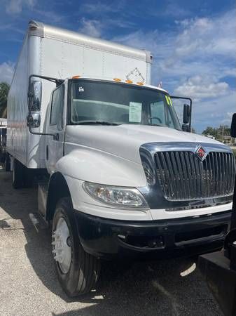 2017 International Box Truck