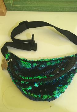 Color changing sequins fanny pack