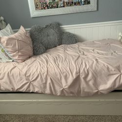 Pink Twin Bedspread and Matching Pillow Sham