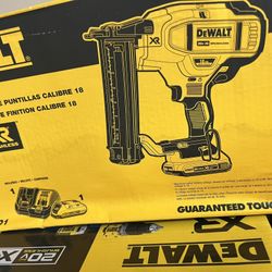 DEWALT 20V 18 GAUGE CORDLESS BRAD NAILER KIT