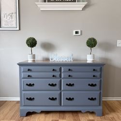 ✨🤎🩶Beautiful Solid Dresser🩶🤎✨