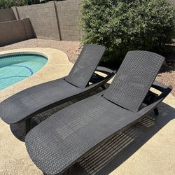 2 Wicker Chaise Lounge Chairs