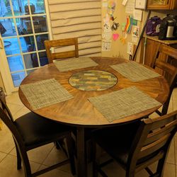 Breakfast Nook/Dining Table & Chairs W/Serving Table