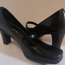 Naturalizer Black Leather Pumps,Size 6.5 Like New,Worn Once,Super Cute,Dress Up Or Down.