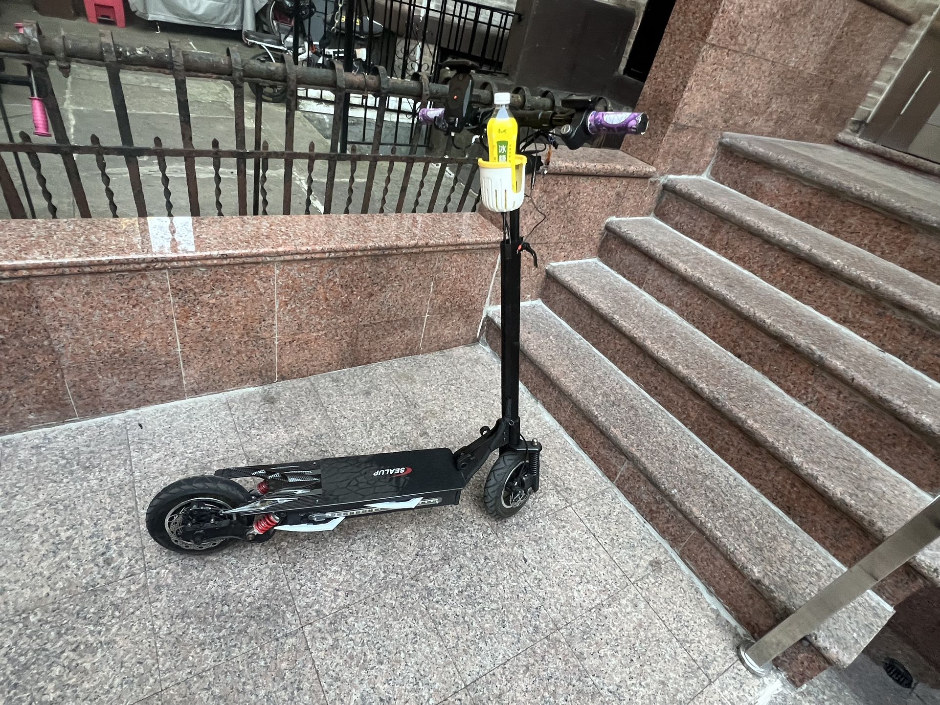 The electric scooter can reach 50 km/h when fully charged.