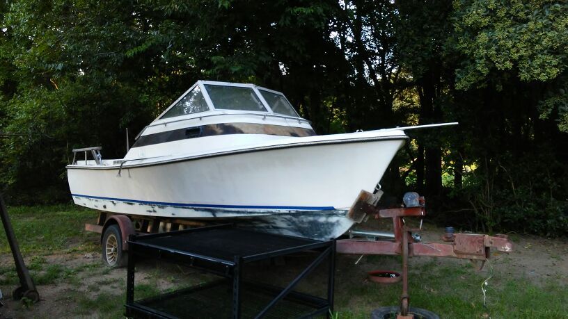 1983 Shamrock good project boat with 302 Ford engine V8 no title as is 20 foot