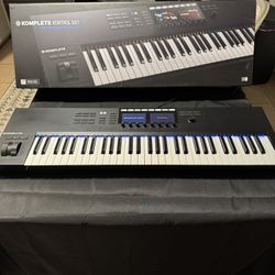 🎹 Native Instruments Komplete Kontrol S61 Mk2 – Lightly Used w/ Box