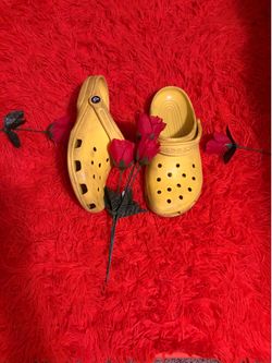 yellow crocs that are size 8