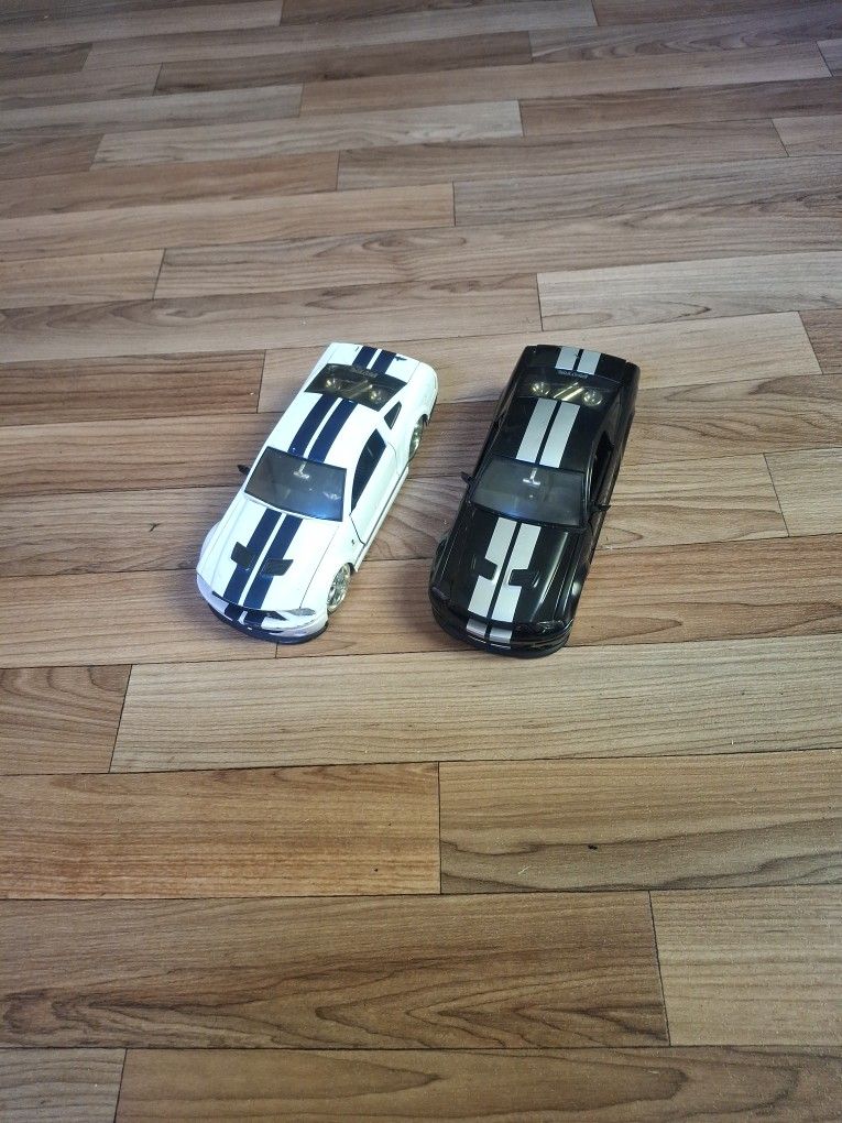 Two Toy 2007 Mustang Shelby GT-500