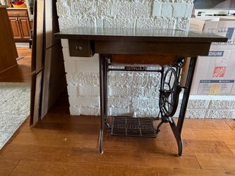 Antique Vintage Singer Sewing Machine and Table
