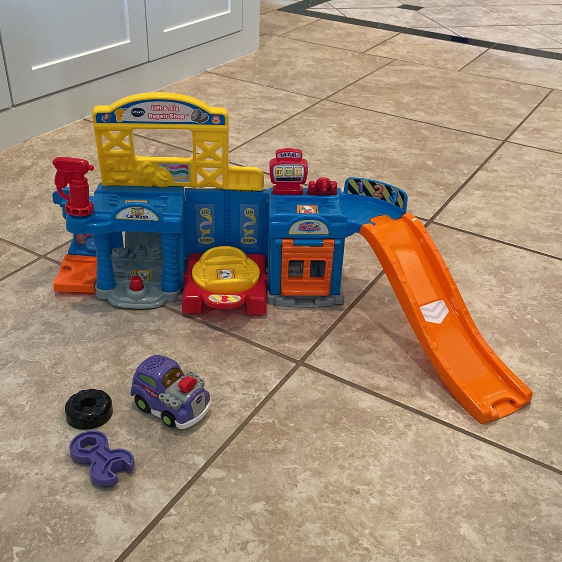 VTech Go! Go! Smart Wheels Lift and Fix Repair Shop Playset
