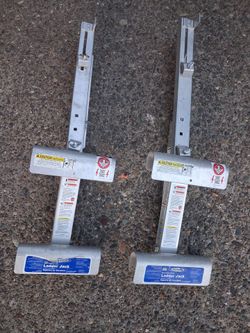 Werner Short Body 2 Rung Ladder Jacks Excellent Condition. Pick up fremont sea. No low ball offers please. No trades