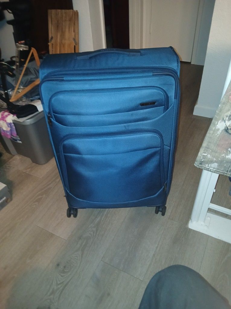 Samsonite Large Check In Luggage Blue Color