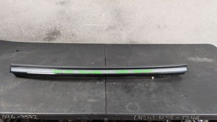 2025-2026 TESLA MODEL Y CENTER HEADLIGHT OEM USED #10586