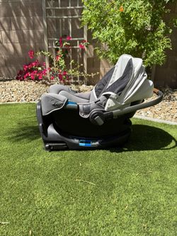 Nuna PIPA RX Car seat With RELX base - Barely Used