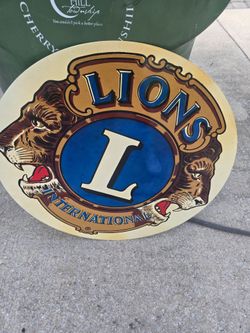 Vintage lions international metal sign