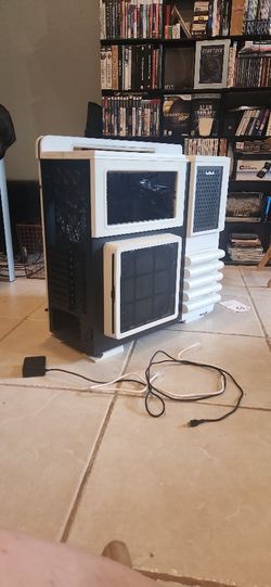 Thermaltake Level 10 GT Snow Edition Computer Case Gaming System
