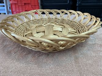 Sturdy, Round Table Top Wicker Basket