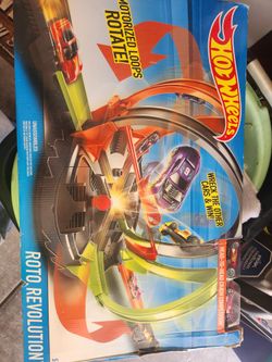 HOT WHEELS  UNOPENED ROTO REVOLUTION 