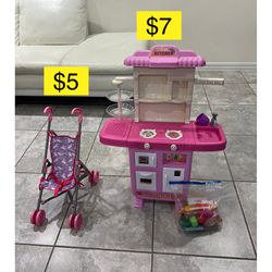Kids toys doll stroller $5, kitchen $7 / Juguetes niños coche de muñeca $5, cocinita $7