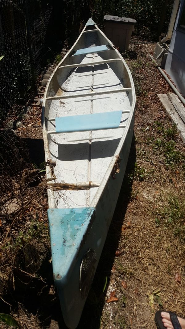 VINTAGE 17 FT MOHAWK FIBERGLASS CANOE for Sale in Ormond Beach, FL